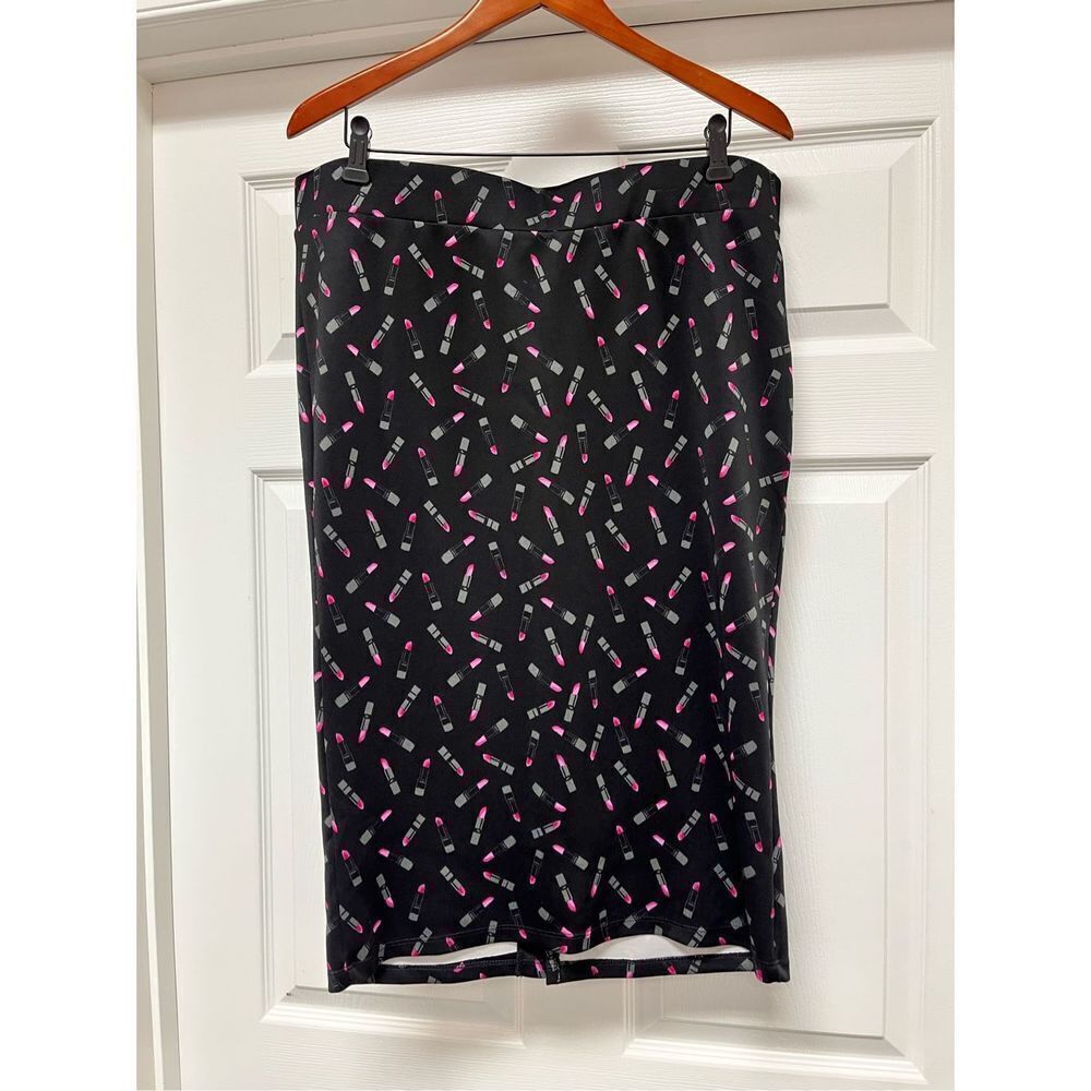 Torrid Black Lipstick Print Wiggle Skirt sz 2X EUC